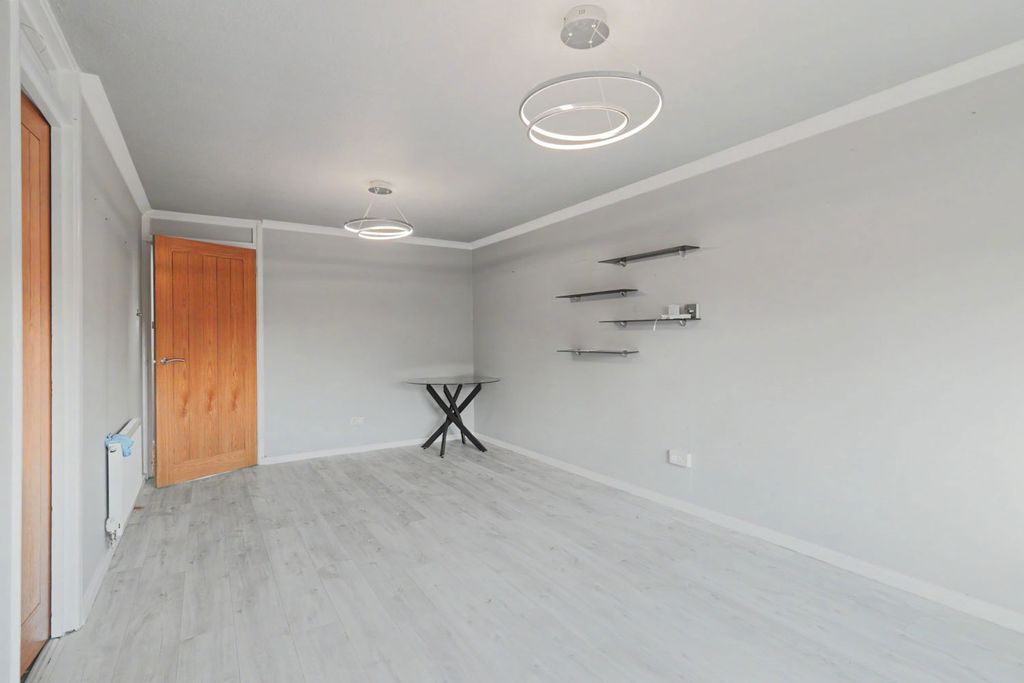 Property photo 2 of 8 257030_Skr61697