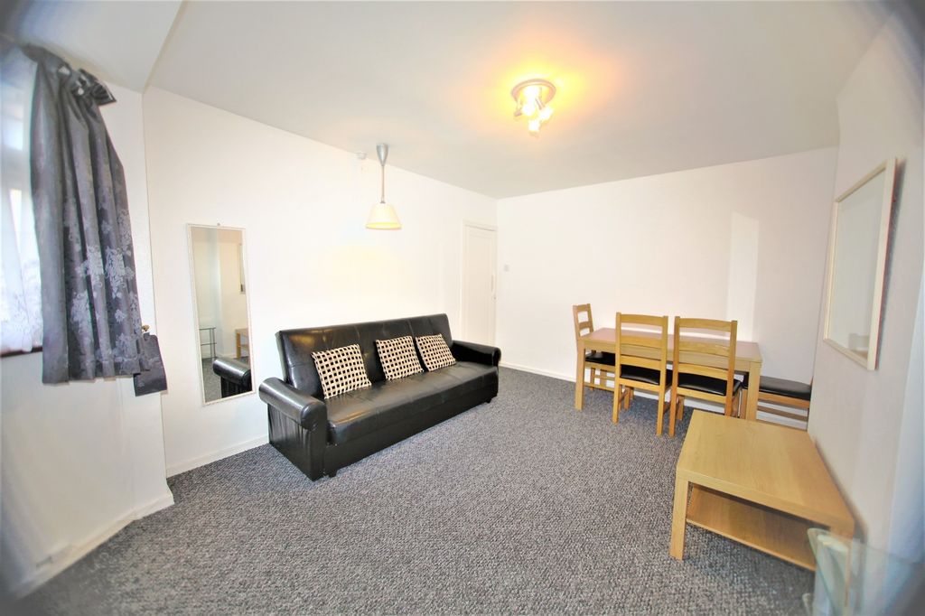 Property photo 2 of 6 (Main)