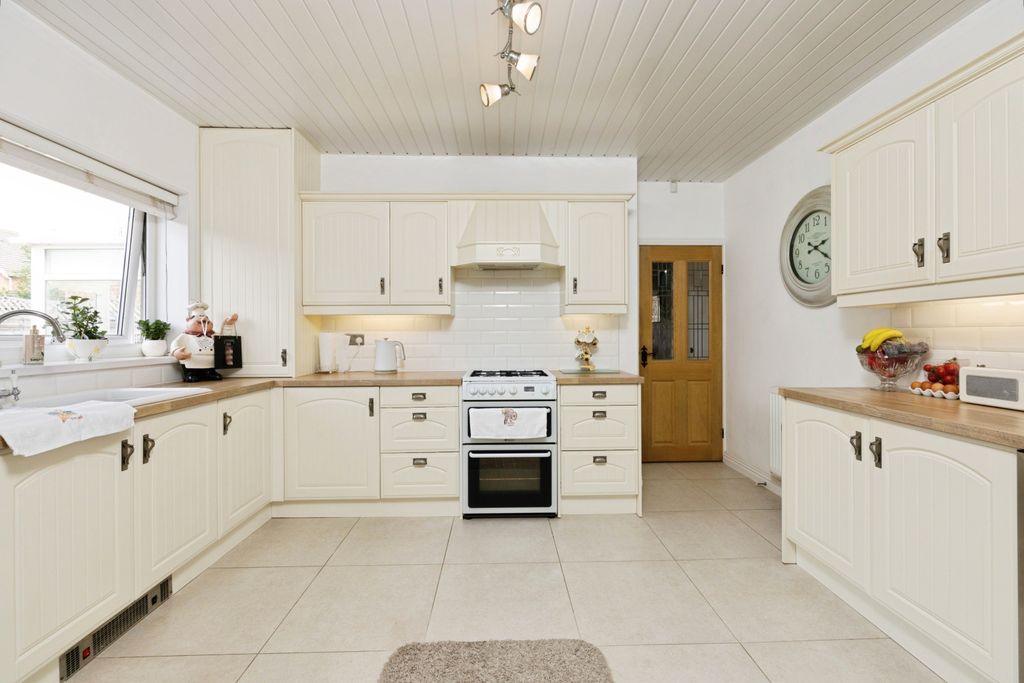 Property photo 3 of 14 Img_1129