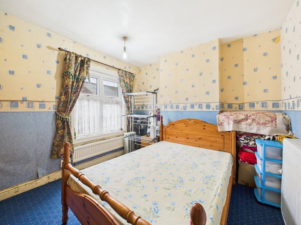 Property photo 3 of 14 Cam05348G0-Pr0019-Still009.Jpg