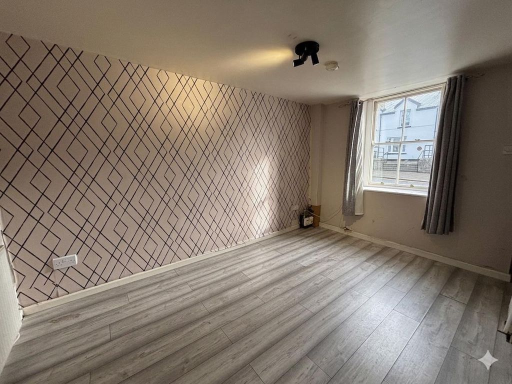 Property photo 2 of 17 High Street Images  (4).Png