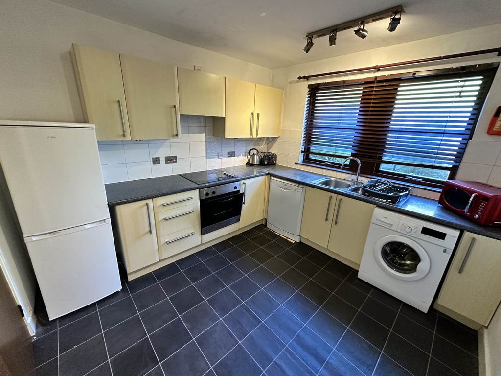 Property photo 3 of 8 Img_9338