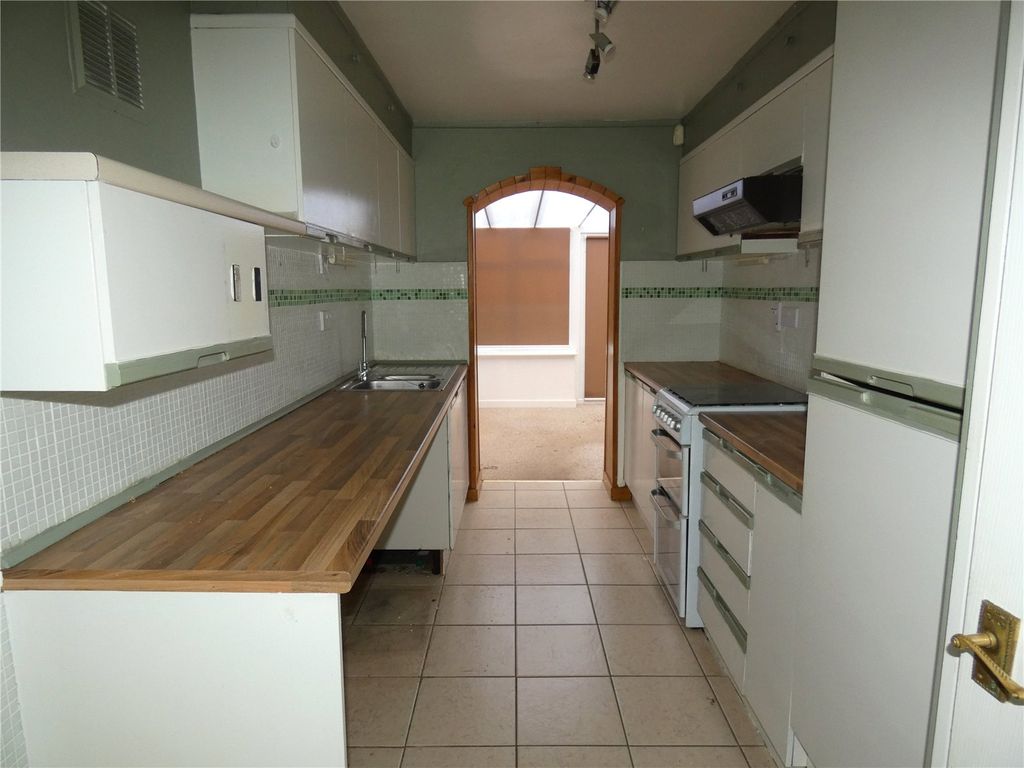 Property photo 3 of 21 Kitchen
