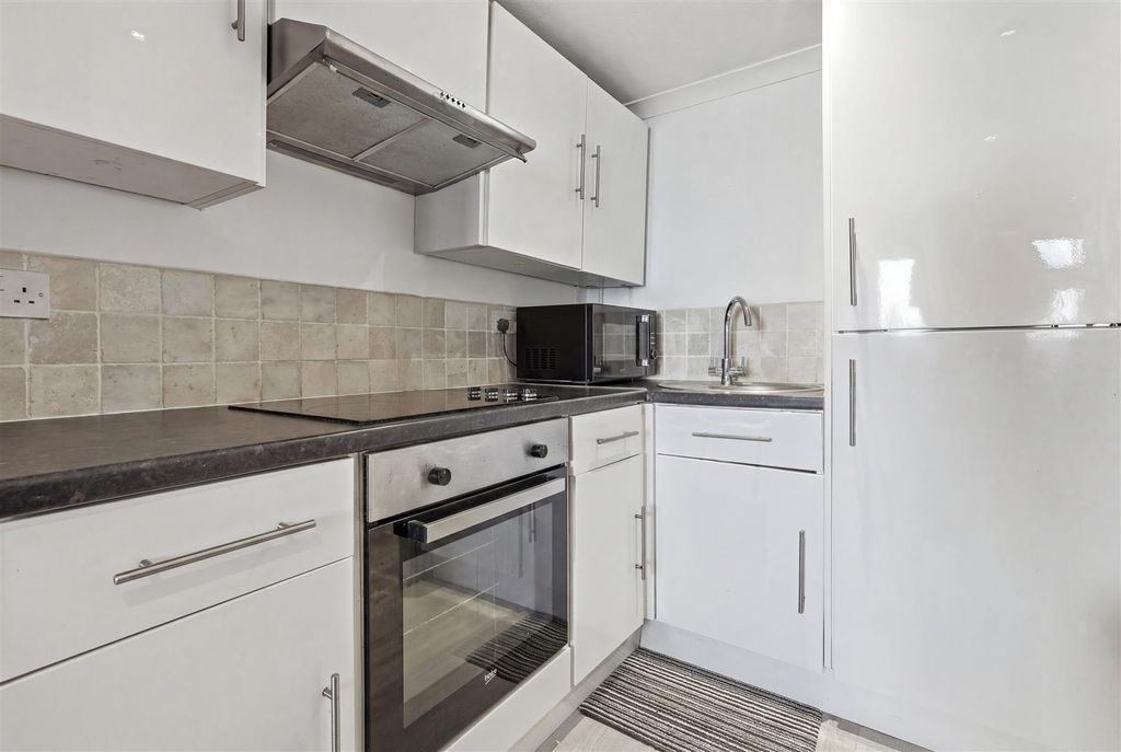 Property photo 2 of 11 2