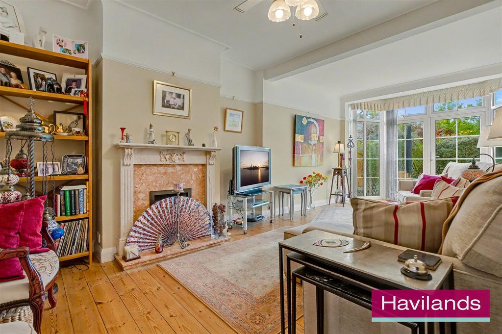 Property photo 3 of 22 Bincote Road En2-20.Jpg