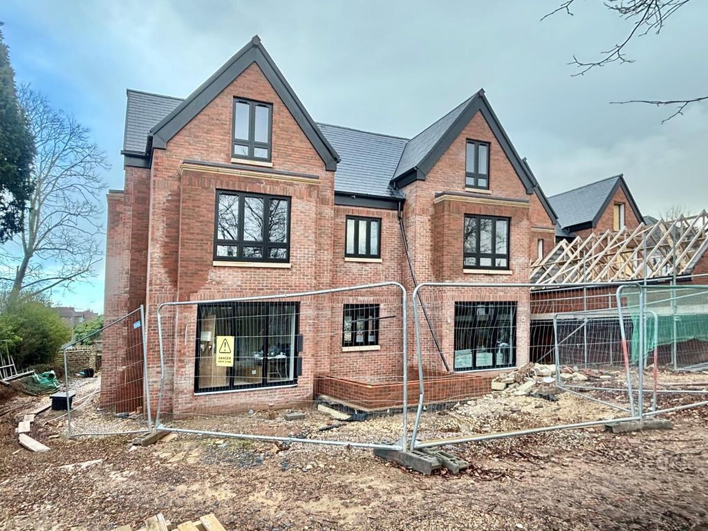 Property photo 1 of 2 Front (Exterior)