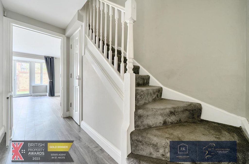 Property photo 2 of 30 Hallway.