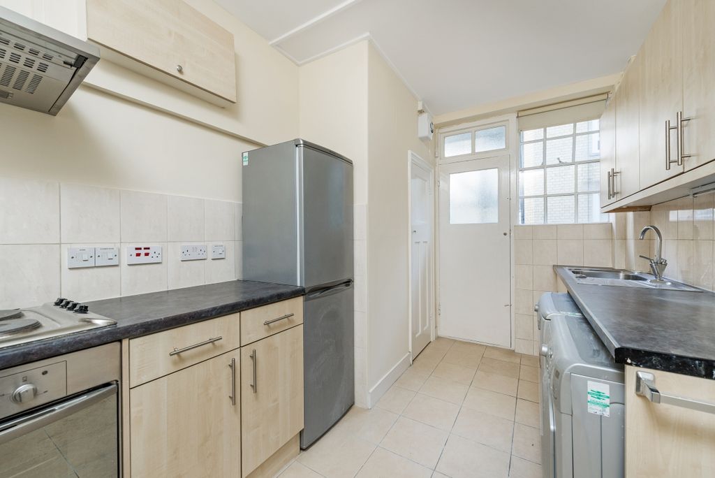 Property photo 2 of 8 Kitchen