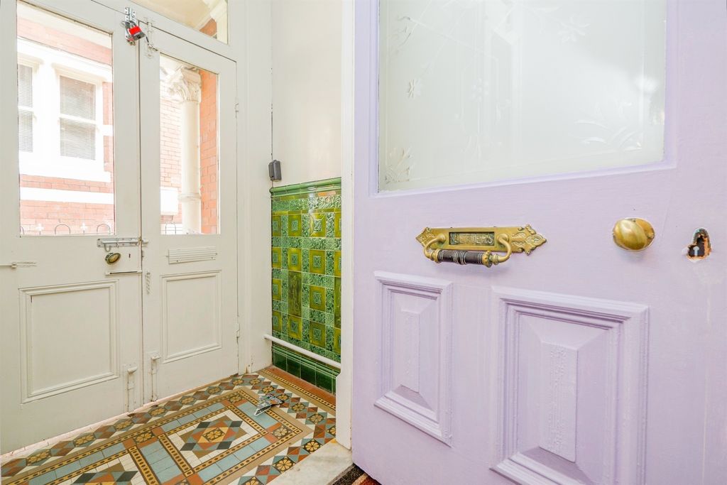 Property photo 2 of 19