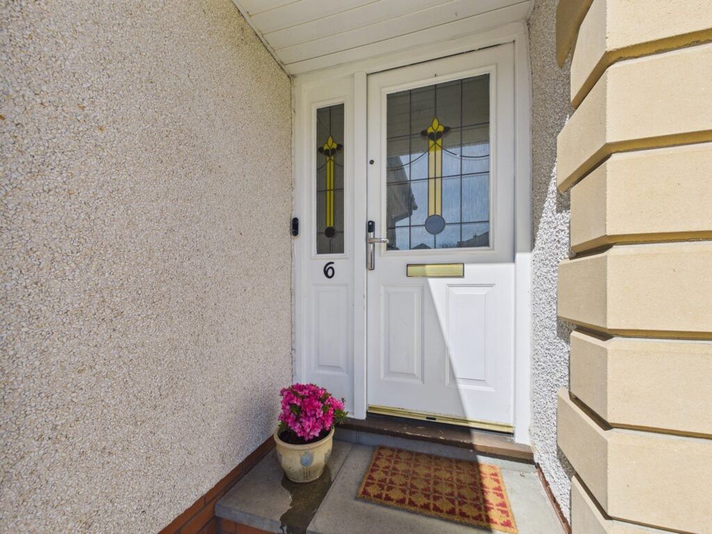 Property photo 2 of 28