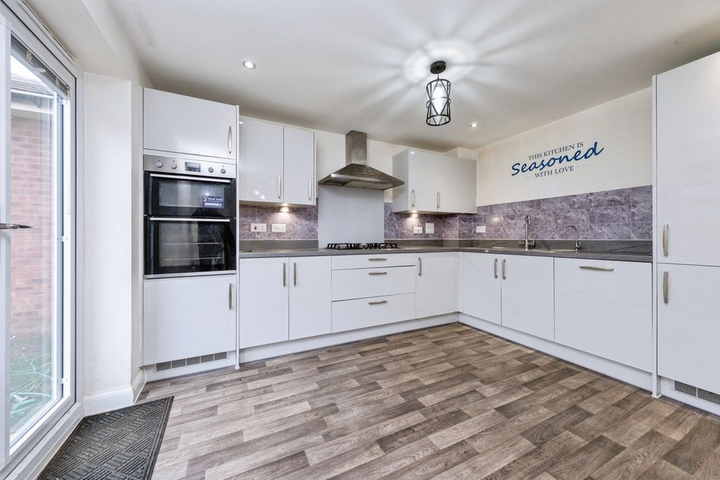 Property photo 3 of 18 Pbox-Img.Jpg