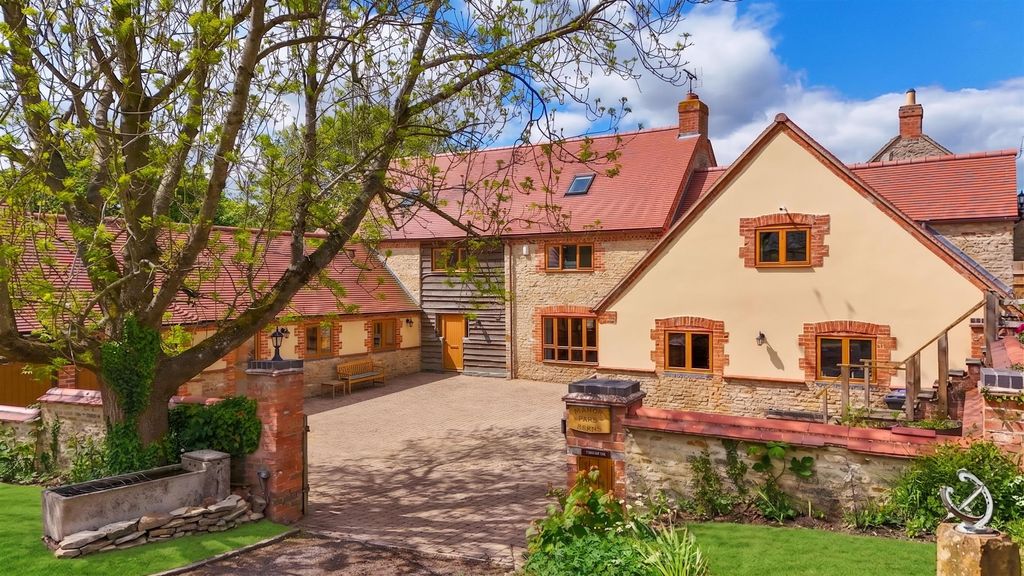 Property photo 1 of 31
