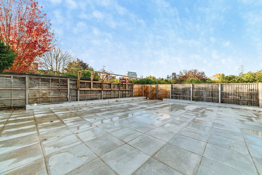 Property photo 3 of 17 Pbox-Img.Jpg