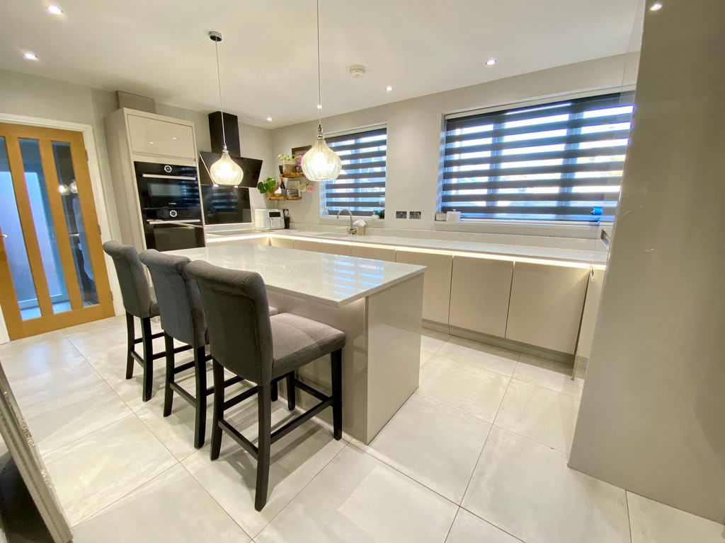 Property photo 2 of 15 Kitchen Breakfast Room