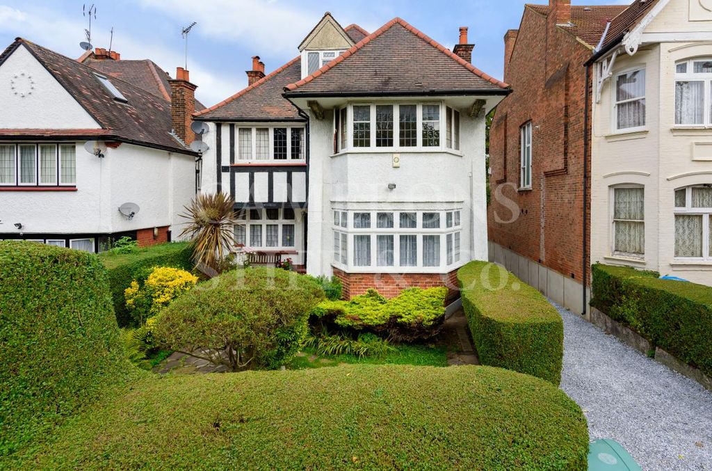 Property photo 3 of 13