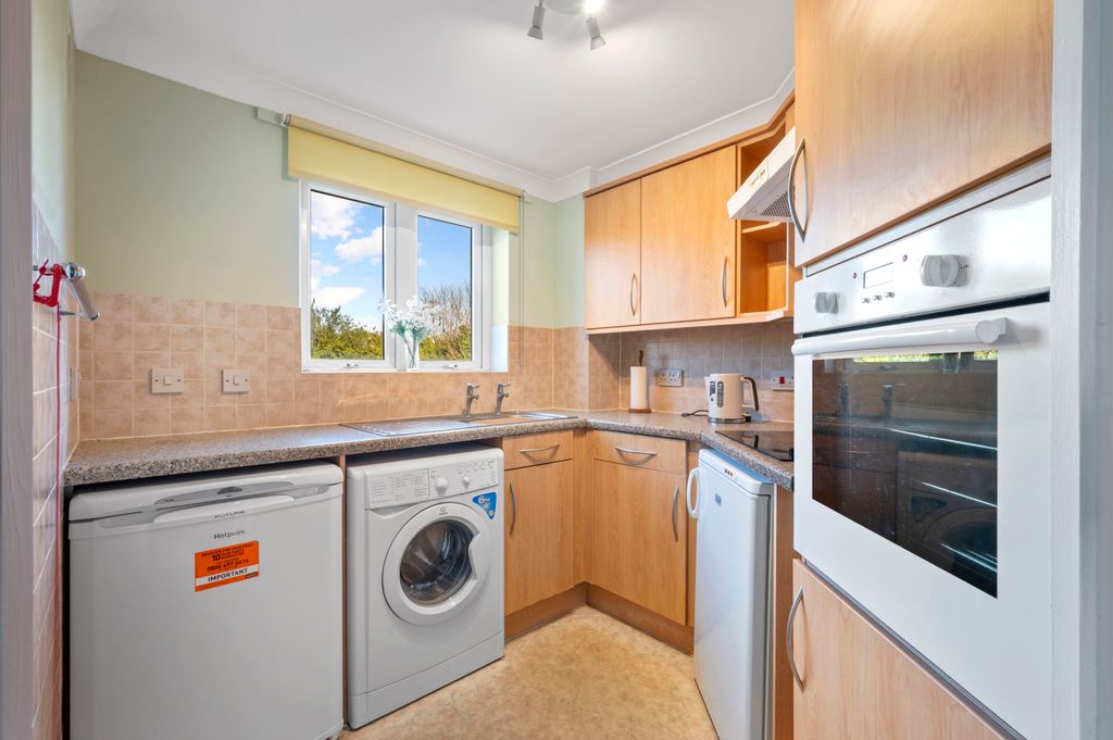 Property photo 3 of 13 Picture No. 15