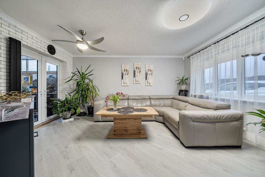 Property photo 2 of 23 Reception