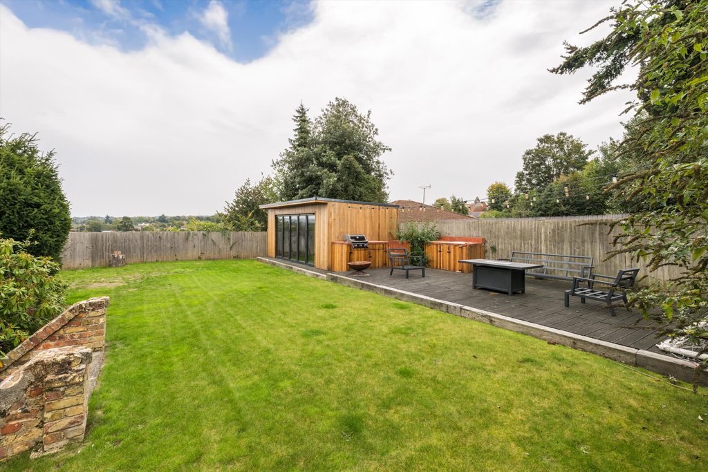 Property photo 2 of 18 Image