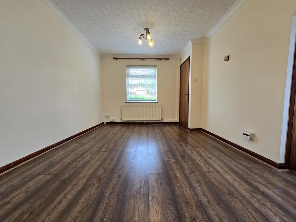 Property photo 2 of 10 Living Room