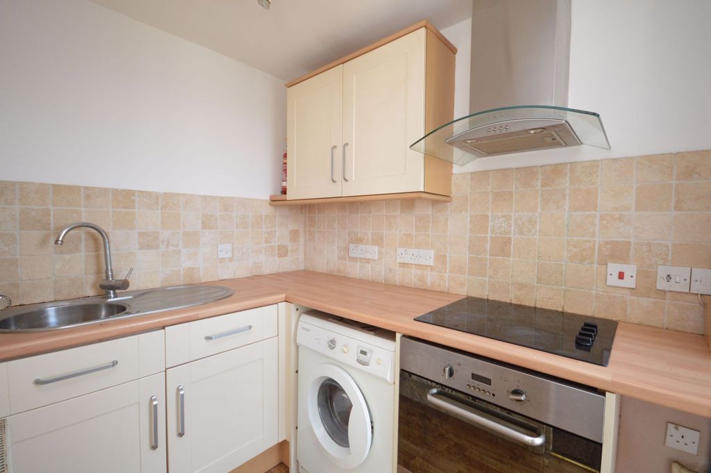 Property photo 2 of 7 Kitchen