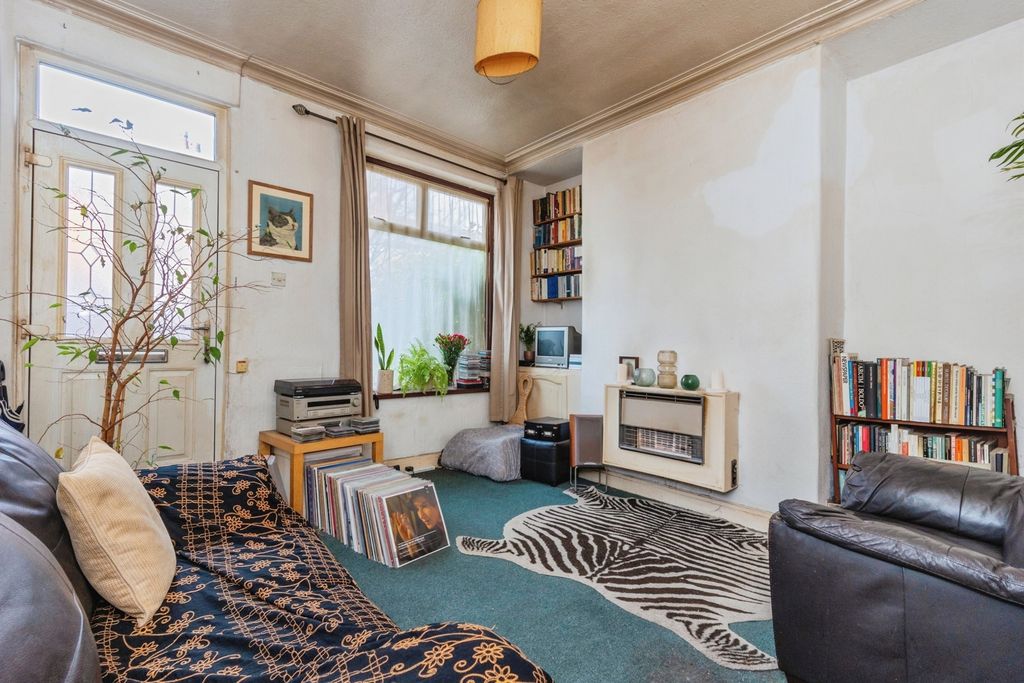 Property photo 2 of 12 Pbox-Img.Jpg