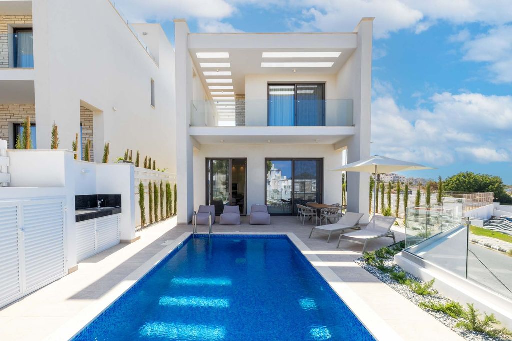 Property photo 1 of 29