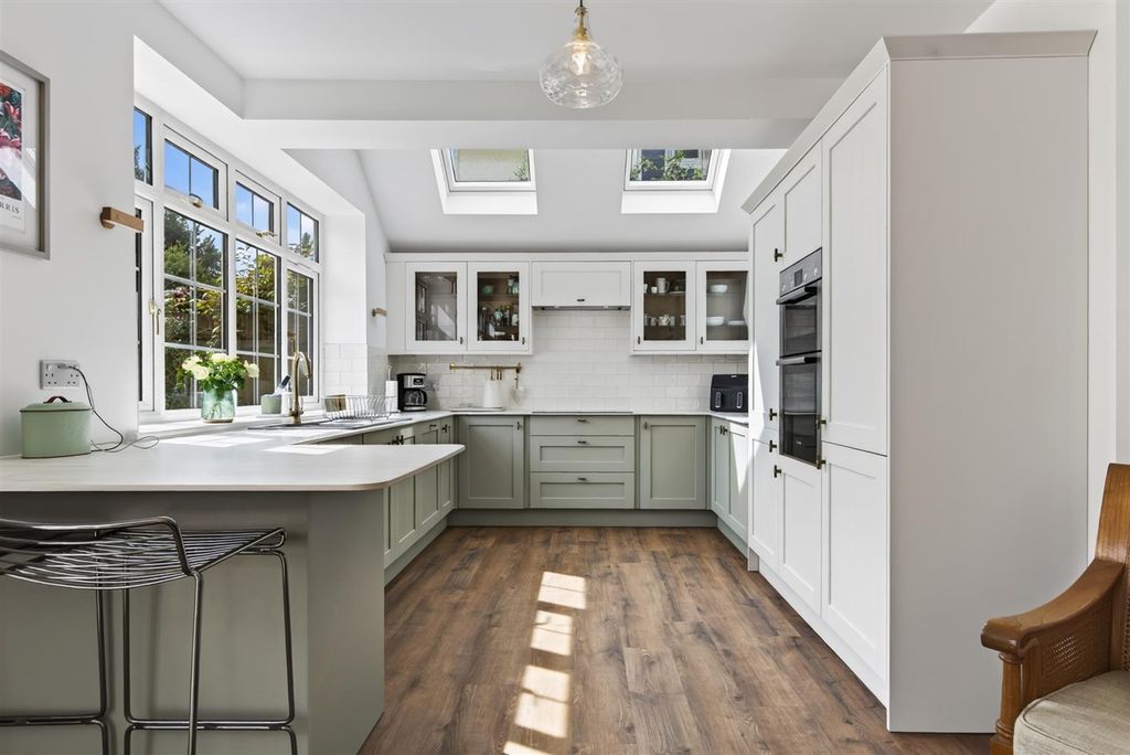 Property photo 3 of 23 82Harboroughrdnorth44.Jpg
