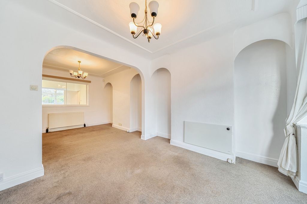 Property photo 3 of 20 1385844-12-694008...