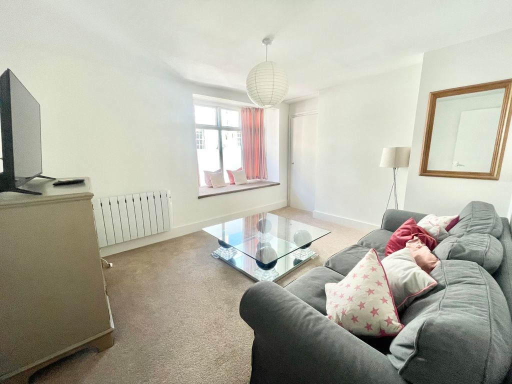 Property photo 3 of 10 Picture 3