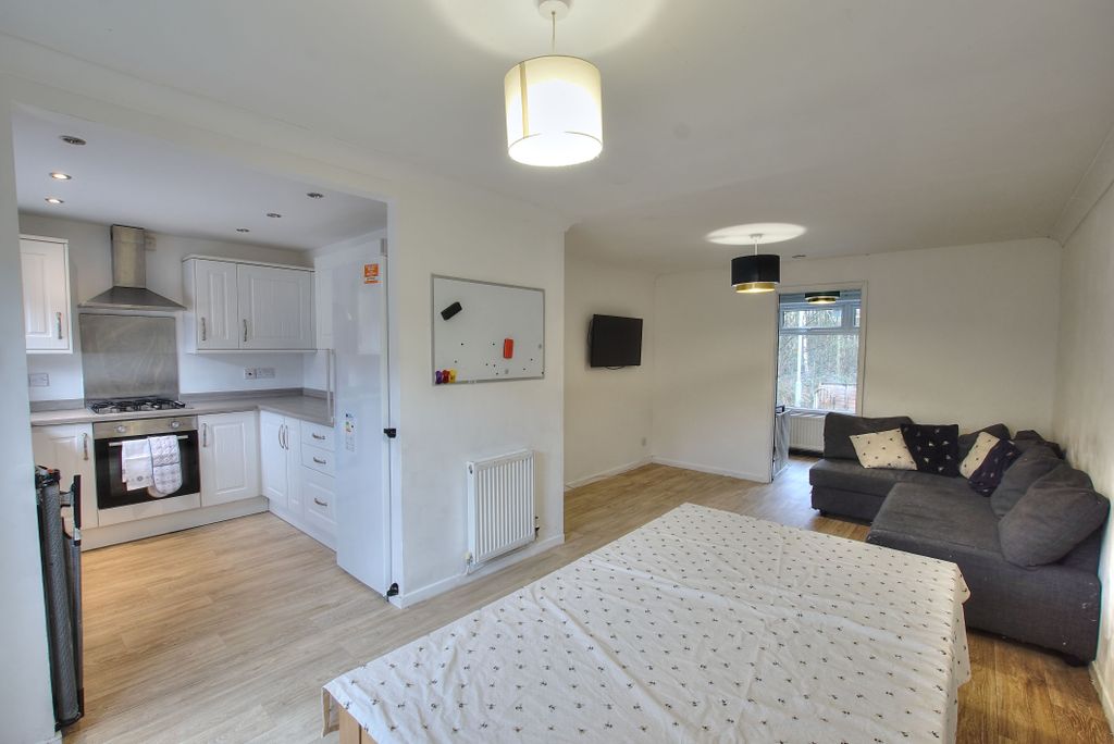 Property photo 2 of 20 2. Living Room