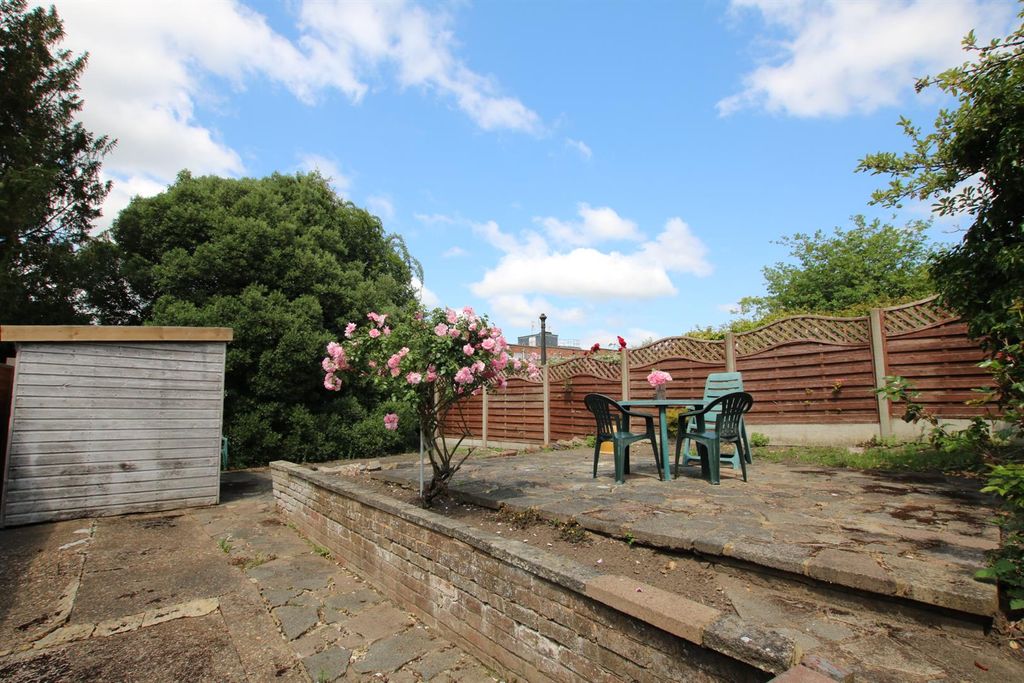 Property photo 2 of 8 Garden 1.Jpg
