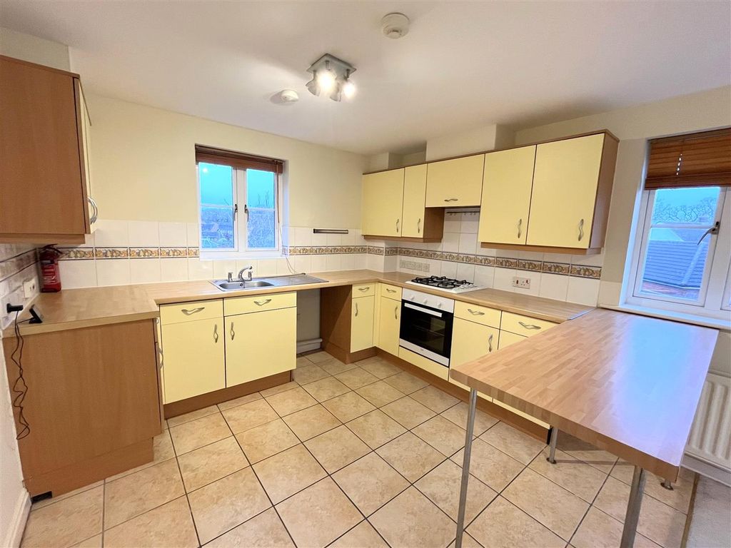 Property photo 2 of 7 Kitchen