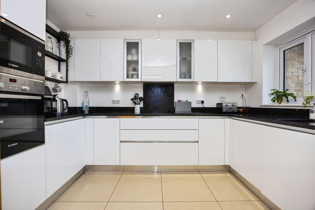 Property photo 3 of 20 Pbox-Img.Jpg