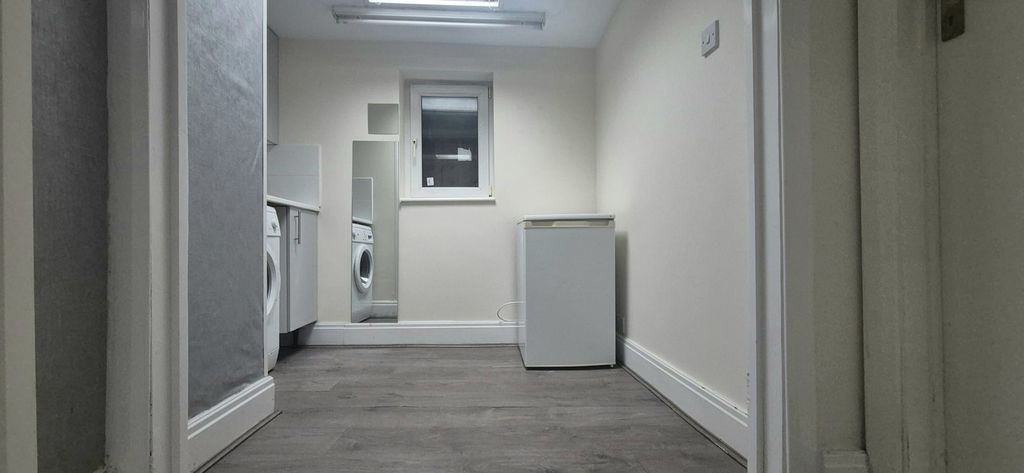 Property photo 2 of 3