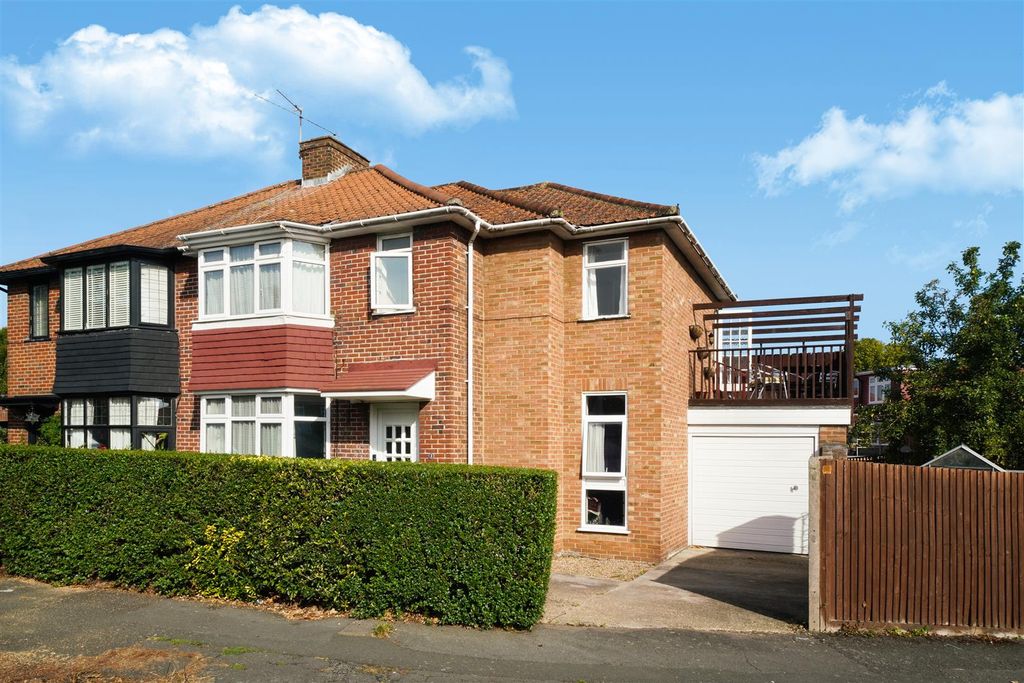 Property photo 1 of 17 2 Ashness Gardens - Intuotgo8Pqixnsinqgd.Jpg
