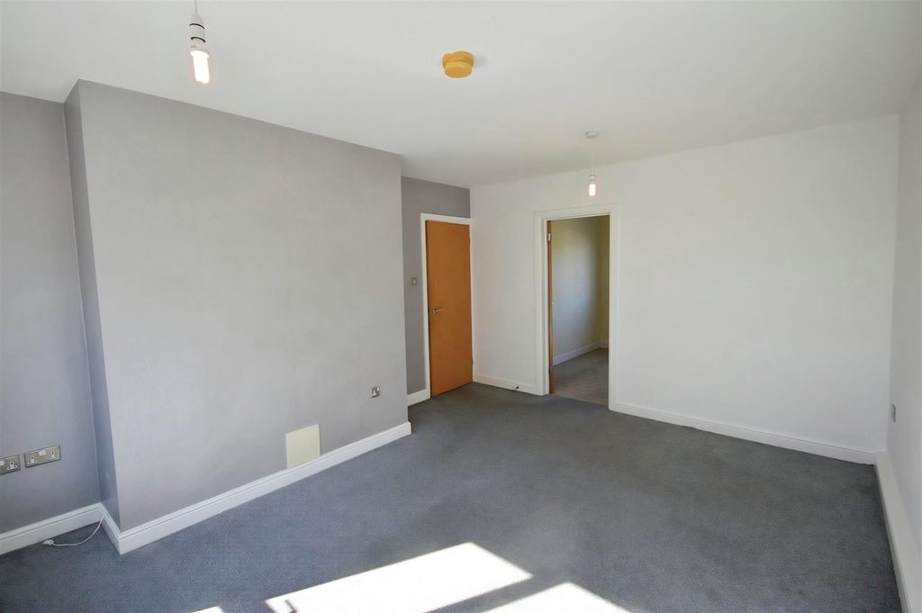 Property photo 3 of 8 00019Ab8-4.Jpg