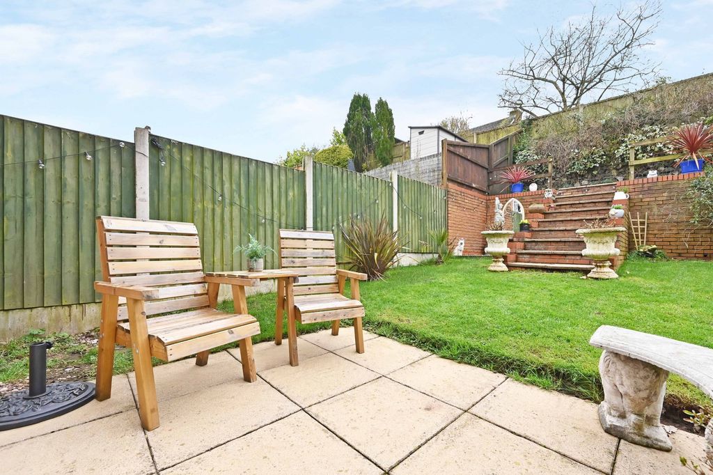 Property photo 2 of 27