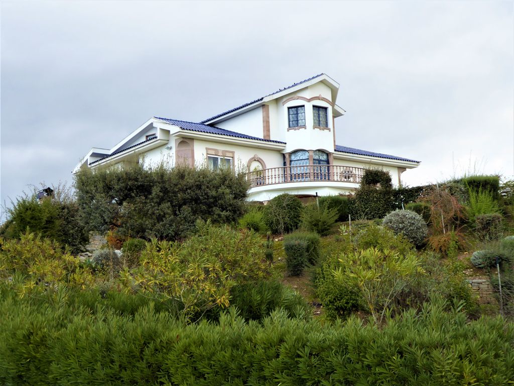 Property photo 2 of 8