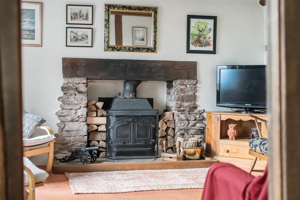 Property photo 3 of 33 2.Jpg
