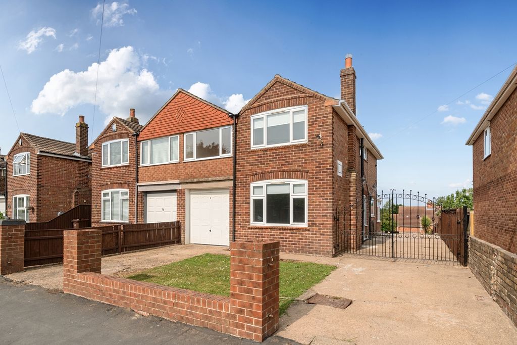 Property photo 1 of 12 1311940-9-6851c0c30Df3F