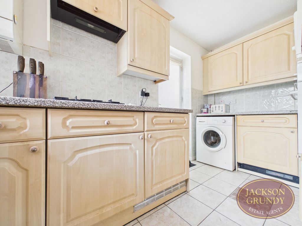 Property photo 3 of 15 Thames Road