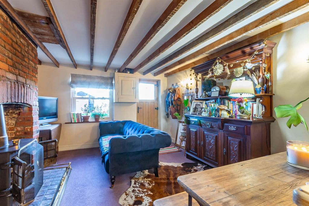 Property photo 3 of 18 Lounge