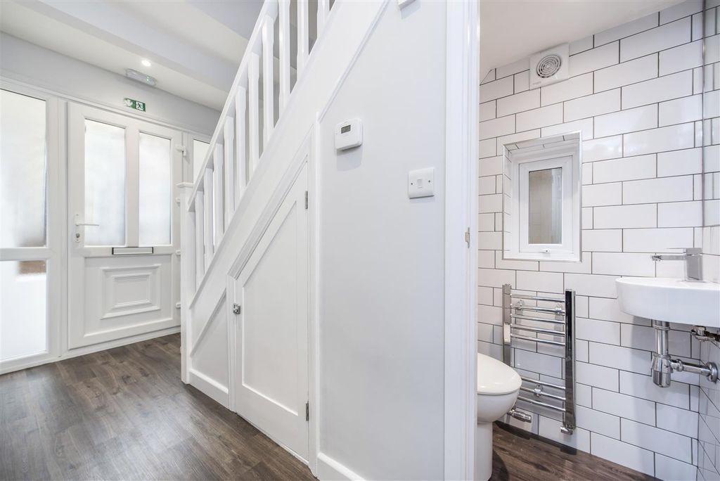 Property photo 3 of 14 Cloak Room