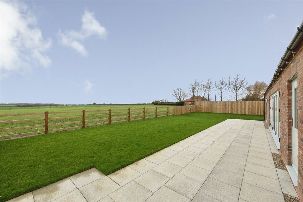 Property photo 1 of 18 Picture No. 23