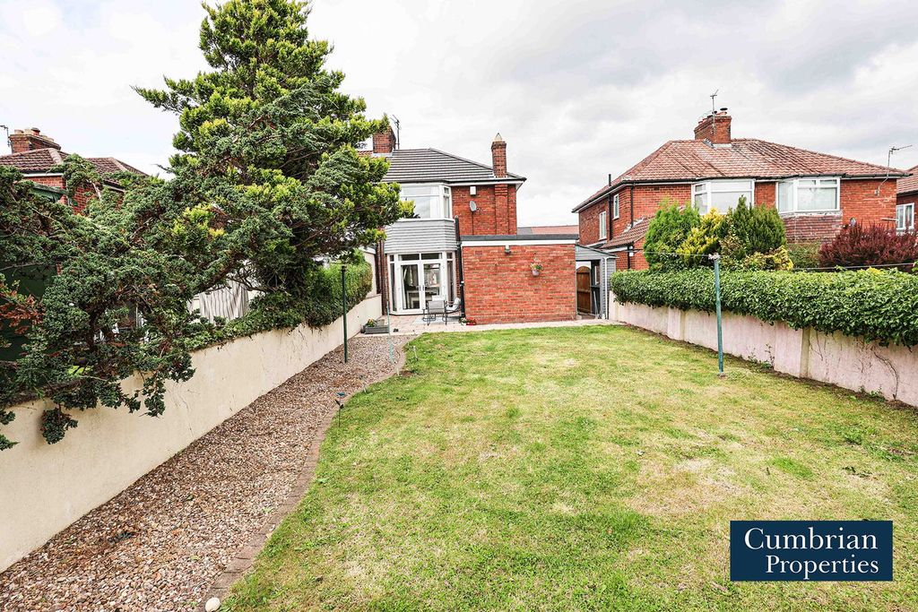 Property photo 1 of 17 External