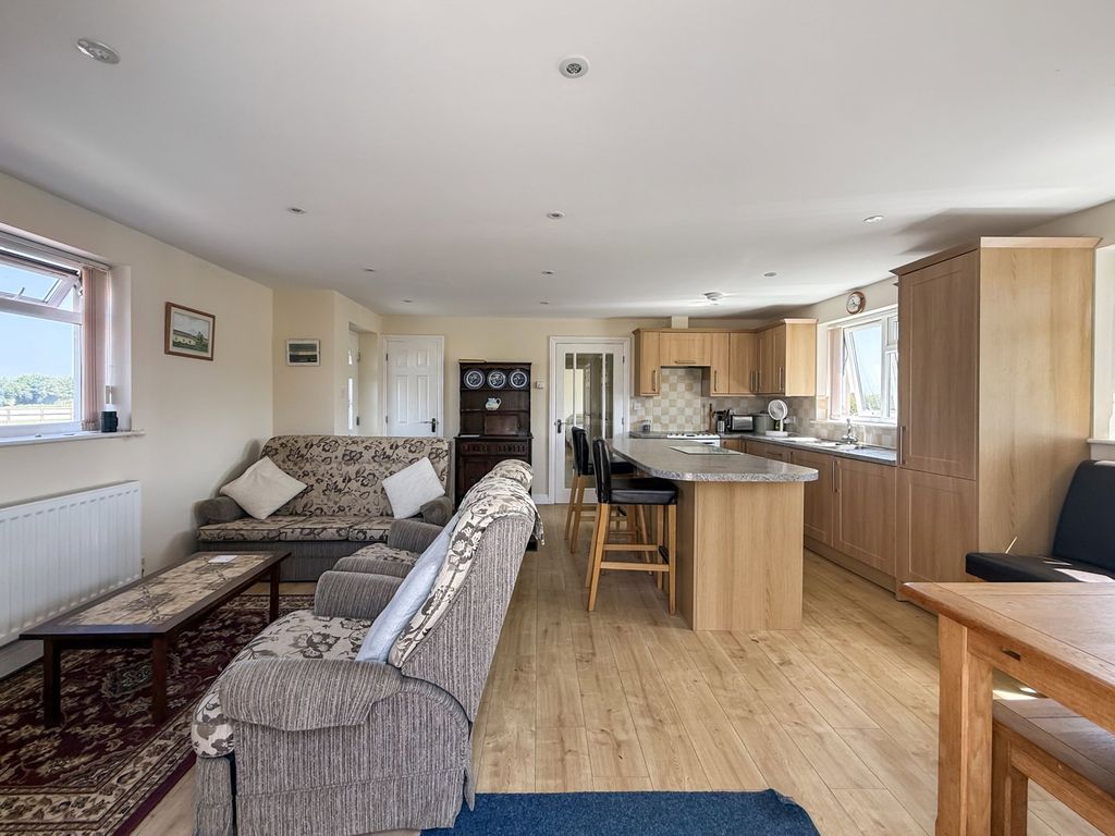 Property photo 2 of 30