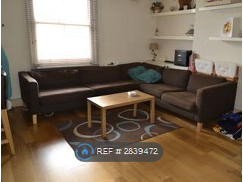 Property photo 2 of 6 Front Room