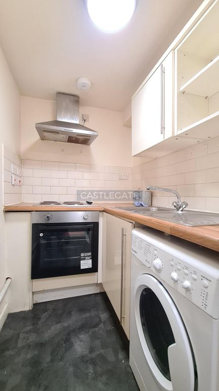 Property photo 3 of 15 Flat 28, 13-17 Chancery Lane, Huddersfield, HD1 2Dr (6)