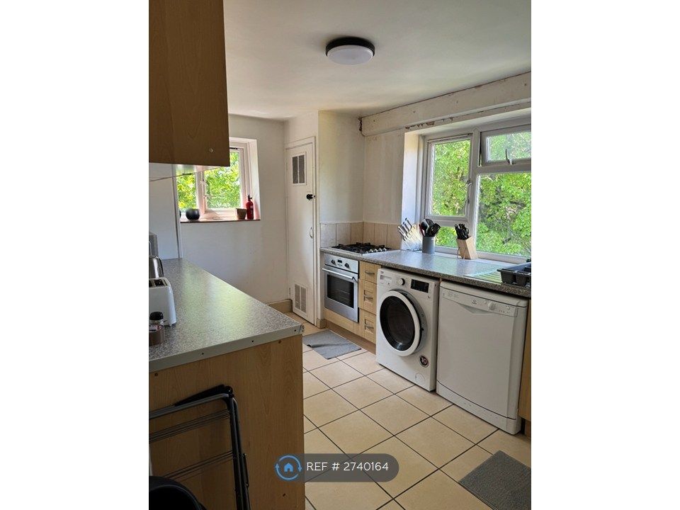 Property photo 1 of 4 Kitchen