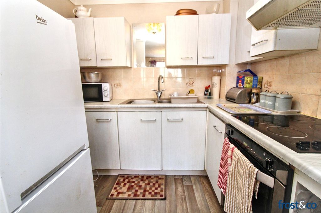 Property photo 3 of 12 Kitchen